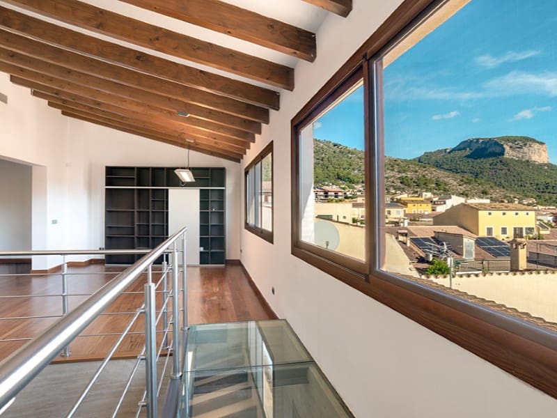 4 bedroom Villa for sale in Alaro with garage - € 850,000 (Ref: 10166387)