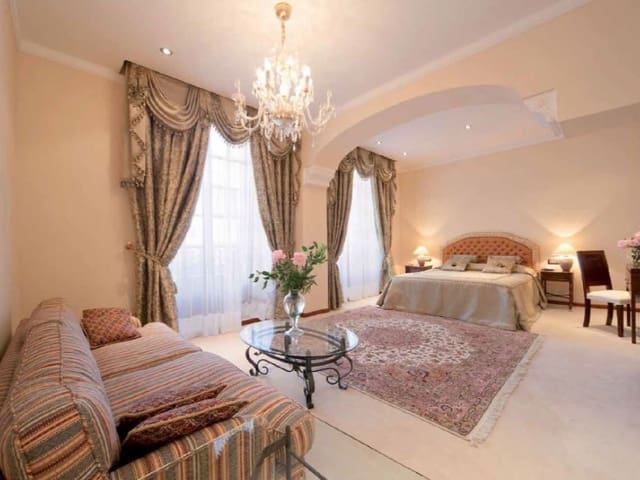 84 soveværelse Finca/Landehus til salg i Valldemosa med swimmingpool garage - € 23.000.000 (Ref: 5801039)