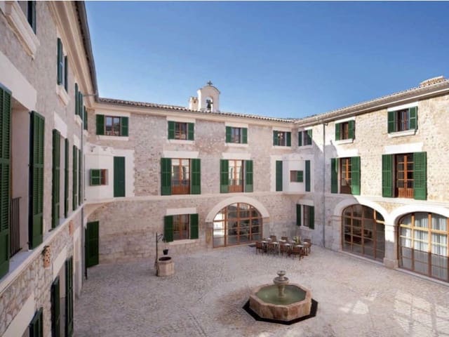 84 soveværelse Finca/Landehus til salg i Valldemosa med swimmingpool garage - € 23.000.000 (Ref: 5801039)