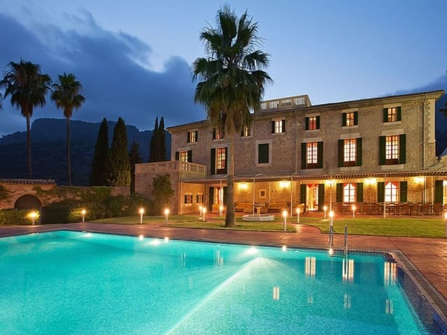 84 soveværelse Finca/Landehus til salg i Valldemosa med swimmingpool garage - € 23.000.000 (Ref: 5801039)