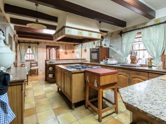 11 soveværelse Finca/Landehus til salg i Pollensa / Pollença med swimmingpool garage - € 3.500.000 (Ref: 5801184)