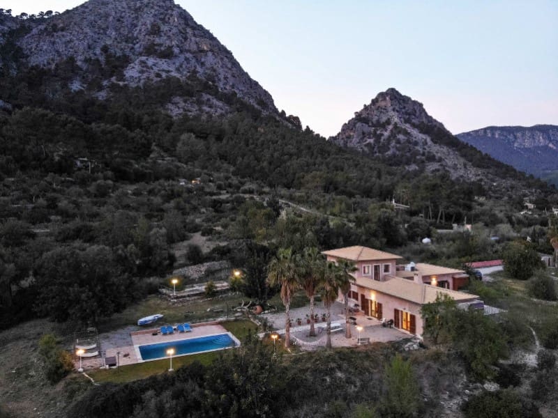 6 soveværelse Finca/Landehus til salg i Bunyola med swimmingpool - € 3.000.000 (Ref: 5801333)