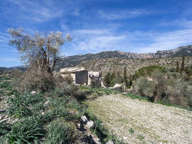 5 soveværelse Finca/Landehus til salg i Orient, Bunyola - € 1.490.000 (Ref: 5801348)