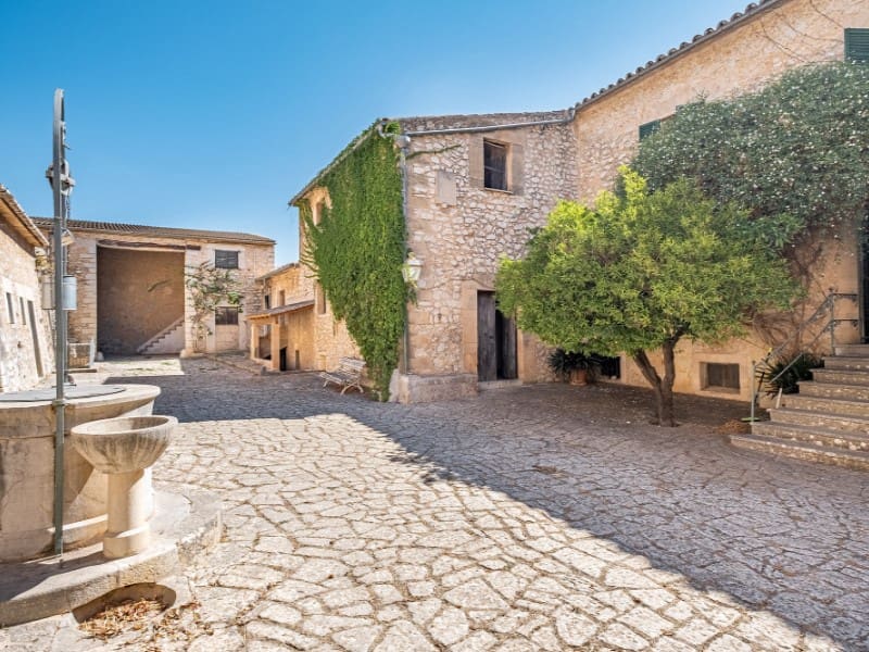 10 soveværelse Finca/Landehus til salg i Binissalem med swimmingpool garage - € 4.500.000 (Ref: 5987897)