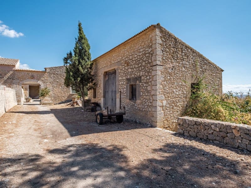 10 soveværelse Finca/Landehus til salg i Binissalem med swimmingpool garage - € 4.500.000 (Ref: 5987897)