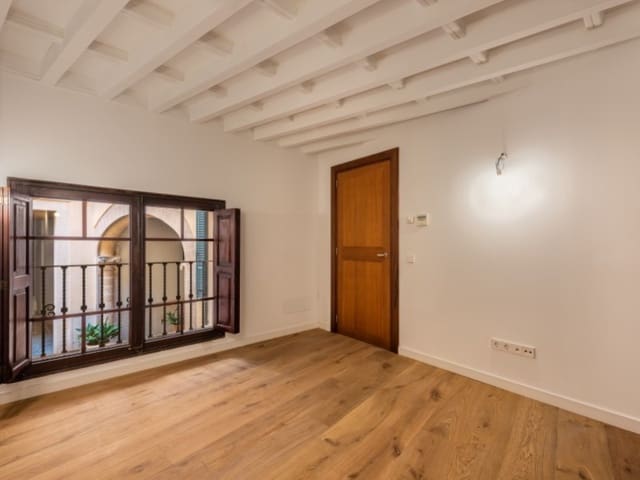 3 soveværelse Lejlighed til salg i Cort, Palma de Mallorca med garage - € 1.955.000 (Ref: 6426237)