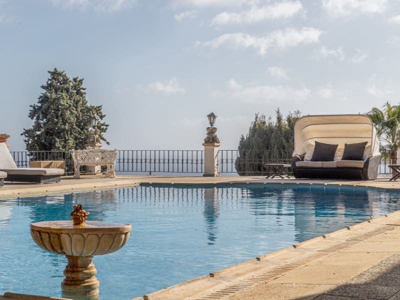 11 soveværelse Finca/Landehus til salg i Genova med swimmingpool garage - € 12.900.000 (Ref: 6571119)