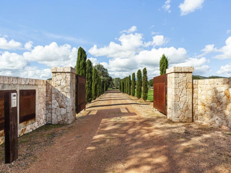 4 soveværelse Finca/Landehus til salg i Llubi med swimmingpool - € 2.950.000 (Ref: 6777989)