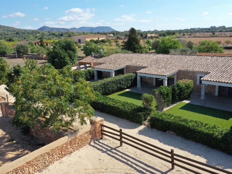 22 soveværelse Finca/Landehus til salg i Llucmajor med swimmingpool - € 25.000.000 (Ref: 6973435)