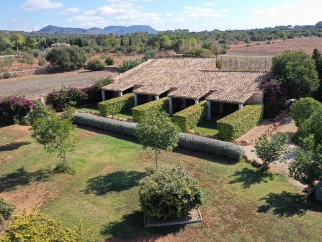 22 soveværelse Finca/Landehus til salg i Llucmajor med swimmingpool - € 25.000.000 (Ref: 6973435)