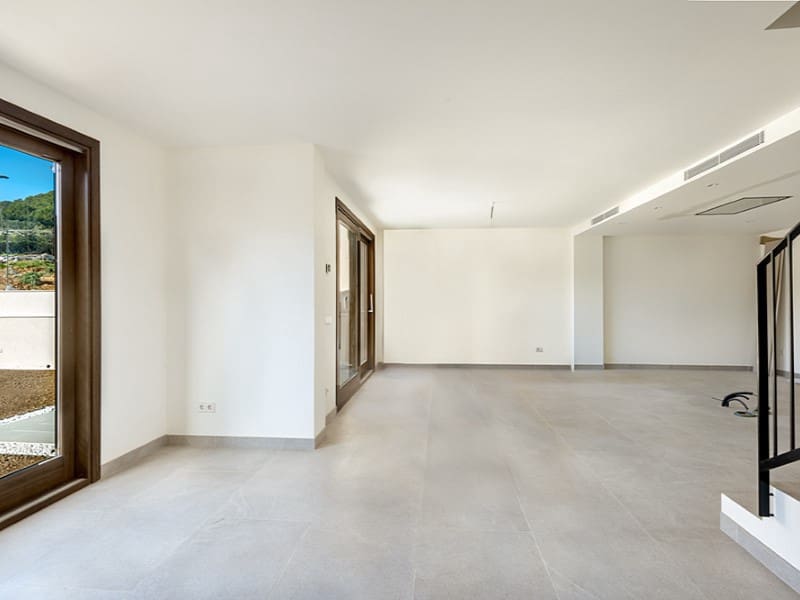 3 soverom Villa til salgs i Alaro med svømmebasseng garasje - € 1 050 000 (Ref: 7001993)