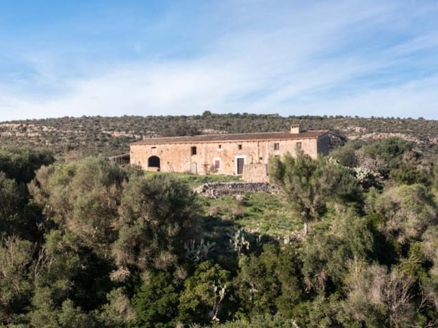 6 bedroom Finca/Country House for sale in Manacor - € 2,700,000 (Ref: 7294705)