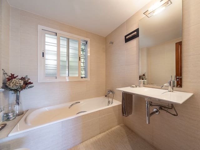 4 makuuhuone Huvila myytävänä paikassa La Bonanova, Palma de Mallorca mukana 
autotalli - 1 890 000 € (Ref: 7389604)