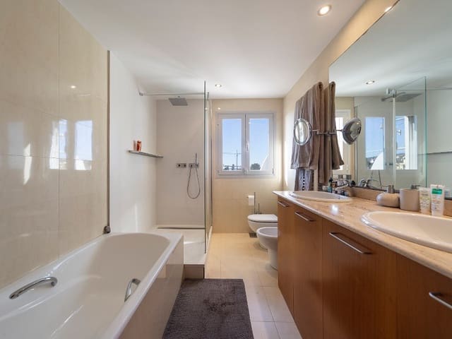 4 makuuhuone Huvila myytävänä paikassa La Bonanova, Palma de Mallorca mukana 
autotalli - 1 890 000 € (Ref: 7389604)