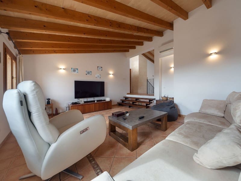 4 soveværelse Villa til salg i Alaro med swimmingpool garage - € 975.000 (Ref: 7403298)