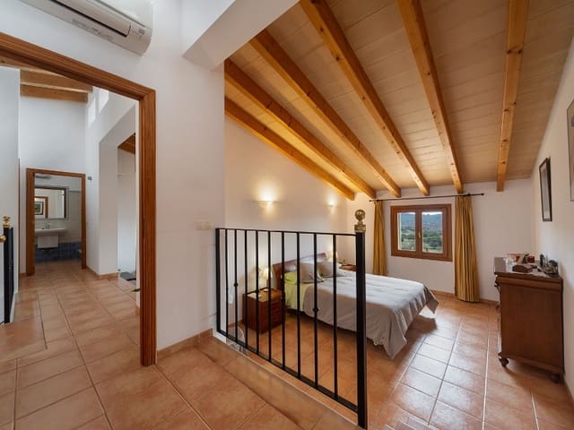 4 soverom Villa til salgs i Alaró med svømmebasseng garasje - € 975 000 (Ref: 7403298)