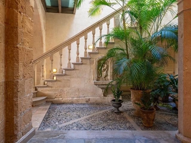 Chalet de 16 habitaciones en La Missió, Palma de Mallorca en venta con garaje - 11.800.000 € (Ref: 7576935)