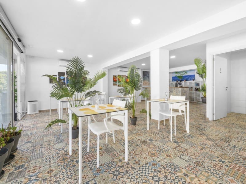 24 slaapkamer Hotel te koop in L'Arenal / S'Arenal met zwembad - € 3.950.000 (Ref: 7589726)