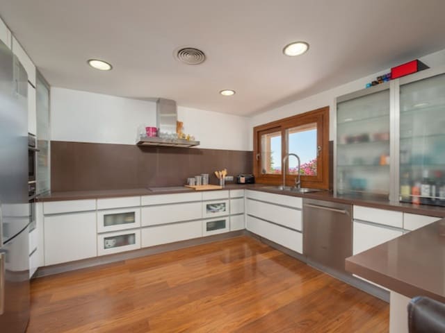 8 soverom Villa til salgs i Palmanyola, Bunyola med svømmebasseng garasje - € 2 190 000 (Ref: 7787649)