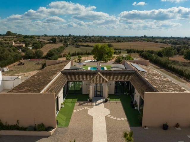 5 soveværelse Finca/Landehus til salg i Llucmajor med swimmingpool garage - € 2.200.000 (Ref: 7847505)