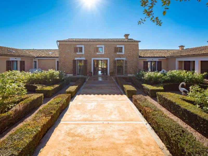 5 soveværelse Finca/Landehus til salg i Buger med swimmingpool garage - € 7.000.000 (Ref: 8117603)