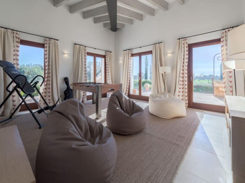 5 soveværelse Finca/Landehus til salg i Buger med swimmingpool garage - € 7.000.000 (Ref: 8117603)