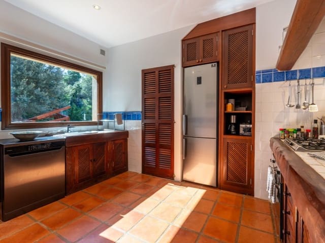 6 soveværelse Finca/Landehus til salg i Banyalbufar med swimmingpool - € 1.600.000 (Ref: 8124474)