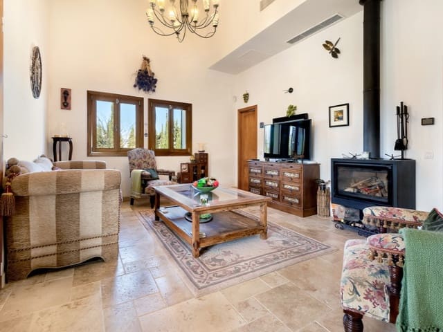 4 bedroom Finca/Country House for sale in Sencelles with pool garage - € 2,950,000 (Ref: 8140831)