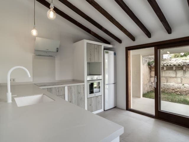 4 bedroom Villa for sale in Campanet with pool - € 1,090,000 (Ref: 8511711)