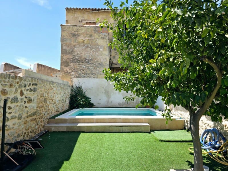 5 soverom Villa til salgs i Alaro med svømmebasseng - € 1 425 000 (Ref: 8557306)