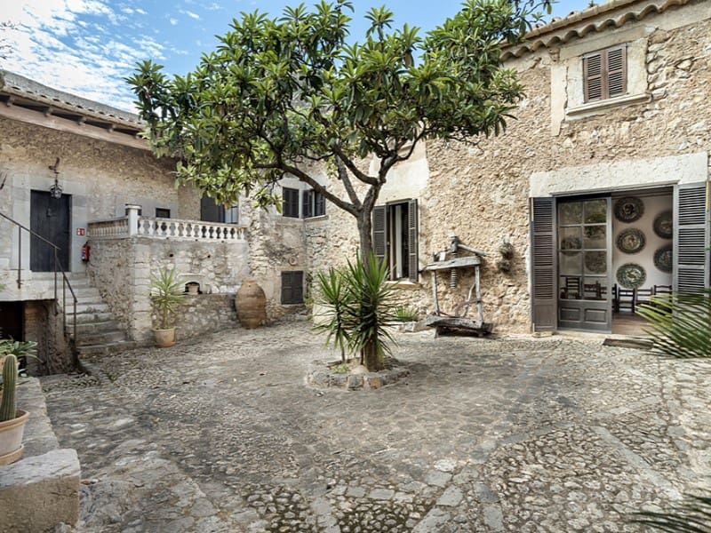 6 soveværelse Finca/Landehus til salg i Selva med swimmingpool - € 4.950.000 (Ref: 8570831)