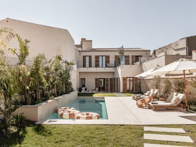 4 soveværelse Villa til salg i Lloseta med swimmingpool garage - € 3.700.000 (Ref: 8834625)