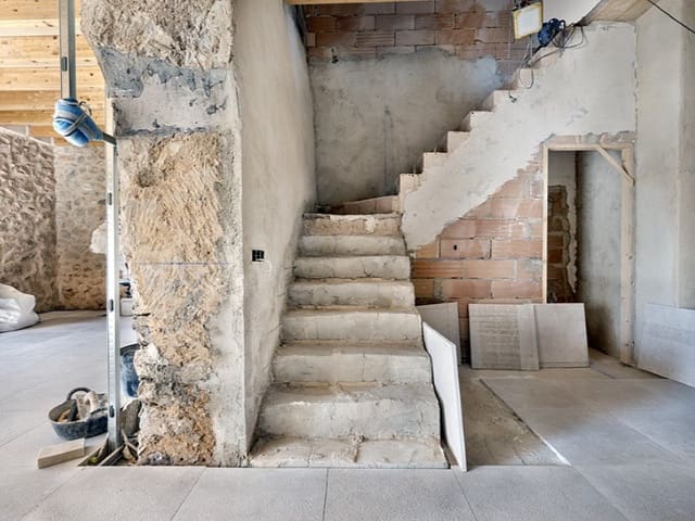 4 soverom Villa til salgs i Alaró med svømmebasseng garasje - € 2 250 000 (Ref: 8930114)