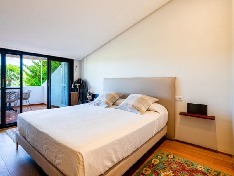 4 bedroom Villa for sale in Portocolom with pool garage - € 2,600,000 (Ref: 8957920)