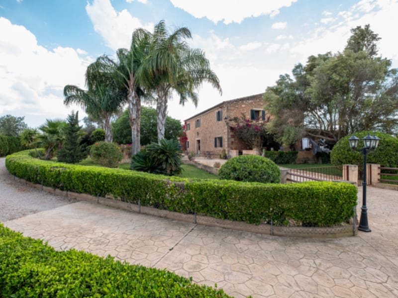 6 soveværelse Finca/Landehus til salg i L'Aranjassa / S'Aranjassa med swimmingpool garage - € 2.190.000 (Ref: 9000389)