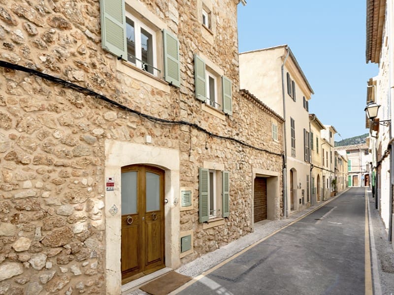 3 soveværelse Villa til salg i Alaro med swimmingpool garage - € 1.695.000 (Ref: 9005113)