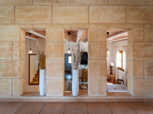 5 soveværelse Finca/Landehus til salg i Artà med swimmingpool - € 1.600.000 (Ref: 9029968)