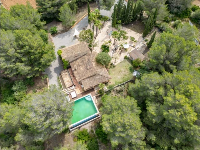 5 soveværelse Finca/Landehus til salg i Artà med swimmingpool - € 1.600.000 (Ref: 9029968)