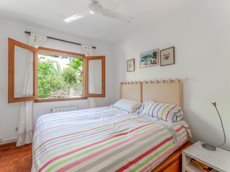 4 bedroom Villa for sale in Santa Ponsa with pool garage - € 1,950,000 (Ref: 9078296)