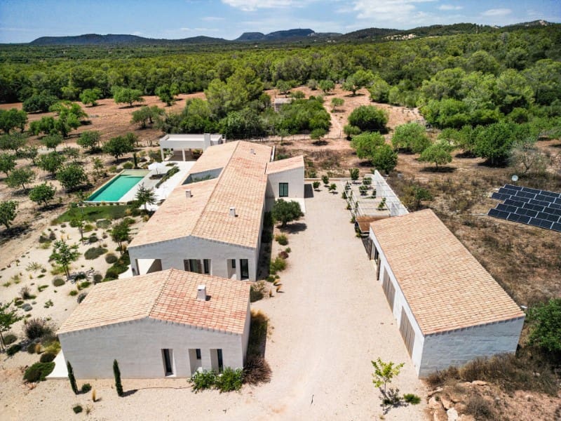 4 soveværelse Finca/Landehus til salg i Campos med swimmingpool garage - € 4.290.000 (Ref: 9164222)