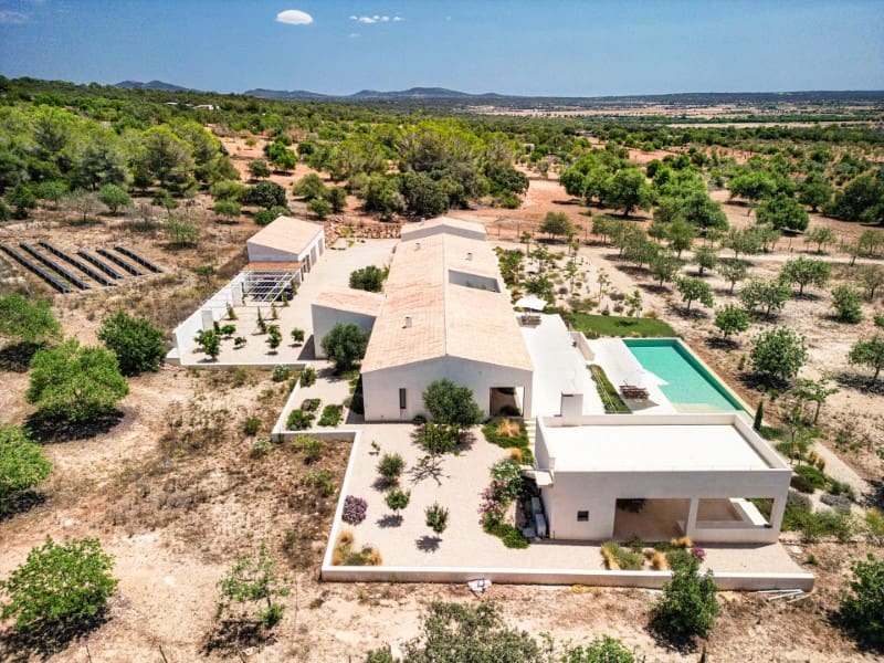 4 soveværelse Finca/Landehus til salg i Campos med swimmingpool garage - € 4.290.000 (Ref: 9164222)