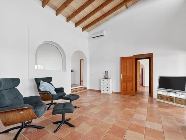 4 bedroom Finca/Country House for sale in Sineu with pool garage - € 1,190,000 (Ref: 9185591)