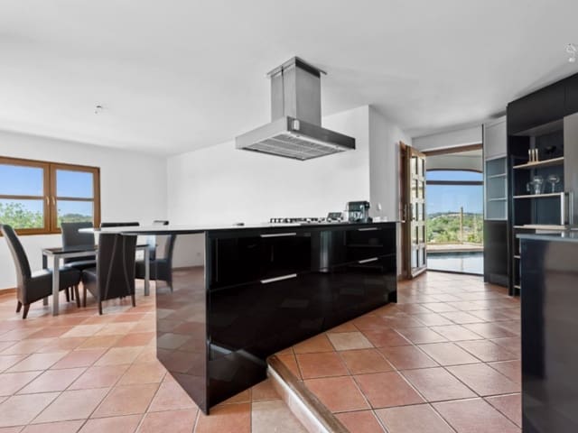 4 bedroom Finca/Country House for sale in Sineu with pool garage - € 1,190,000 (Ref: 9185591)