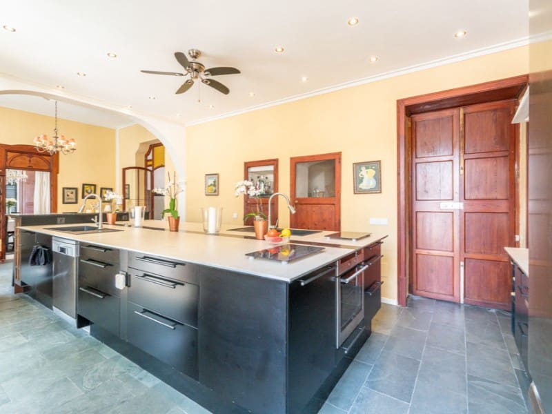 9 soveværelse Villa til salg i Sant Joan med swimmingpool garage - € 2.150.000 (Ref: 9199711)