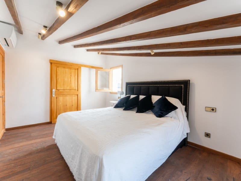 9 soveværelse Villa til salg i Sant Joan med swimmingpool garage - € 2.150.000 (Ref: 9199711)