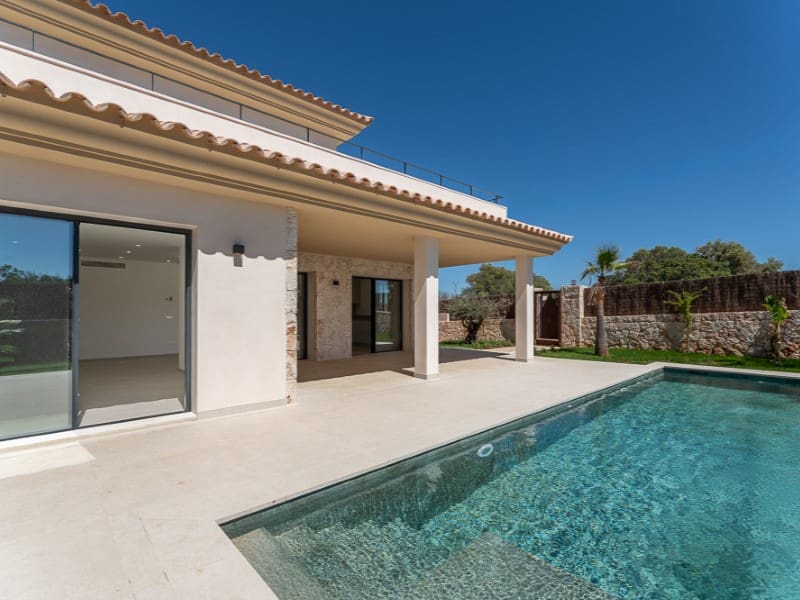 3 bedroom Villa for sale in Cala Llombards with pool - € 1,590,000 (Ref: 9200761)