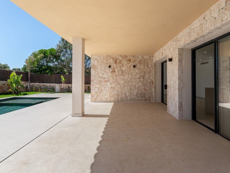 3 bedroom Villa for sale in Cala Llombards with pool - € 1,590,000 (Ref: 9200761)