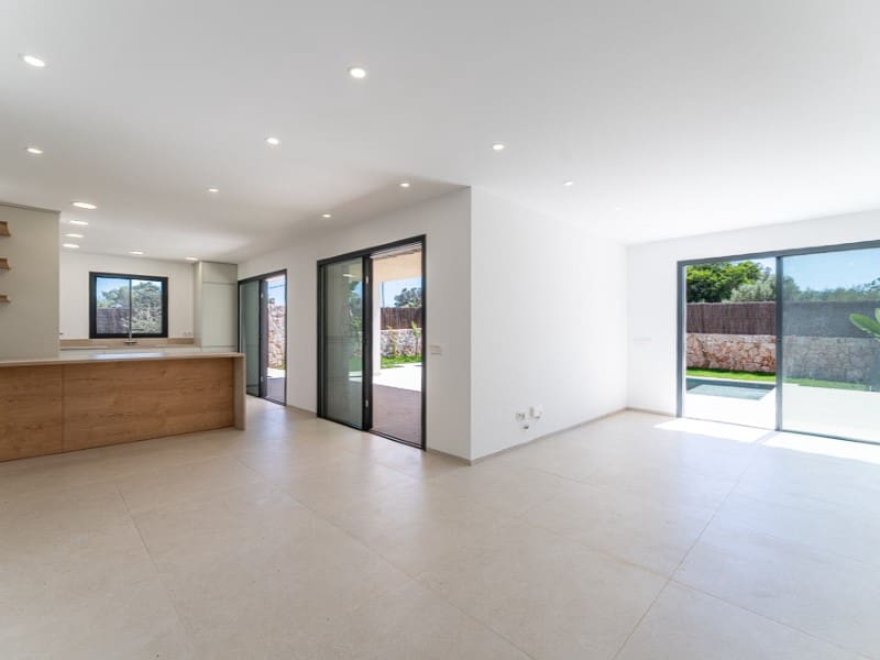 3 bedroom Villa for sale in Cala Llombards with pool - € 1,590,000 (Ref: 9200761)