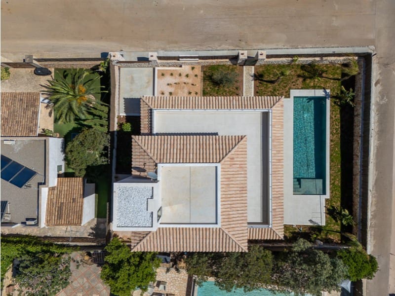 3 bedroom Villa for sale in Cala Llombards with pool - € 1,590,000 (Ref: 9200761)