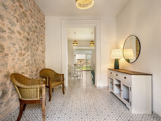 3 soveværelse Villa til salg i Petra med swimmingpool - € 695.000 (Ref: 9294457)